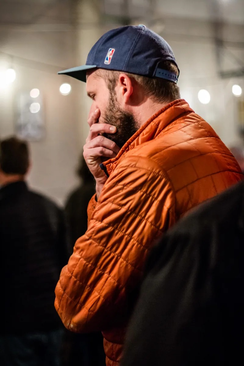 A player rests a hand against his chin between rounds.
